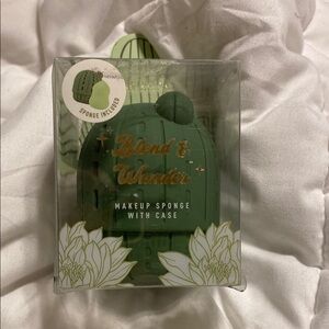 Green Makeup Sponge with Case